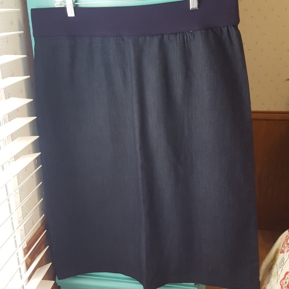 Dark denim skirt with elastic waist, no split
